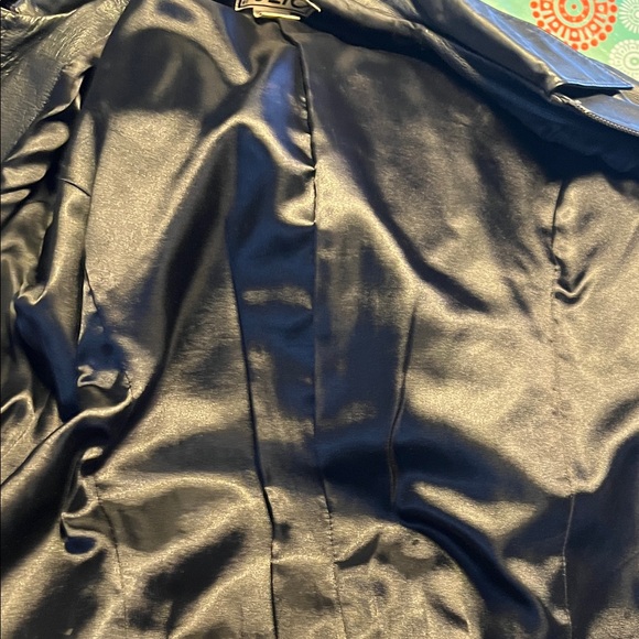Cleo Women's Sleek Black Leather Jacket - Picture 8 of 8